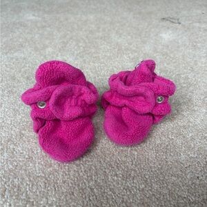 2 pairs 6m Zutano Baby Booties fuchsia and gray